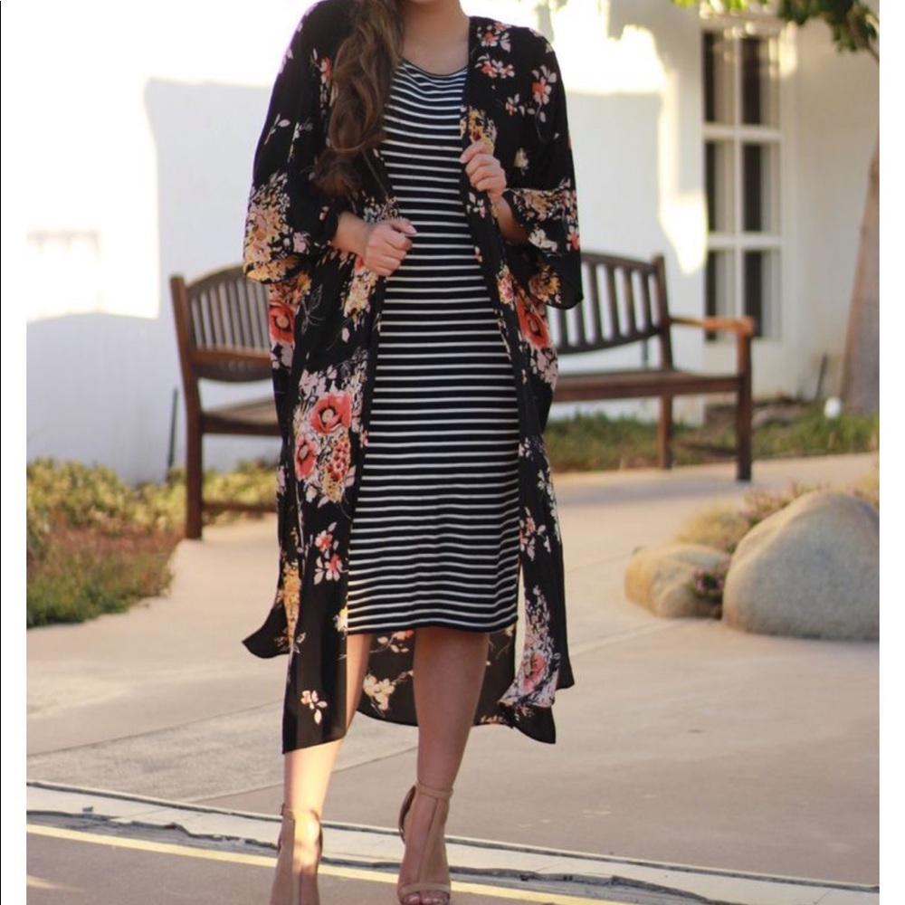 Lake Flower Lily Black Floral Kimono